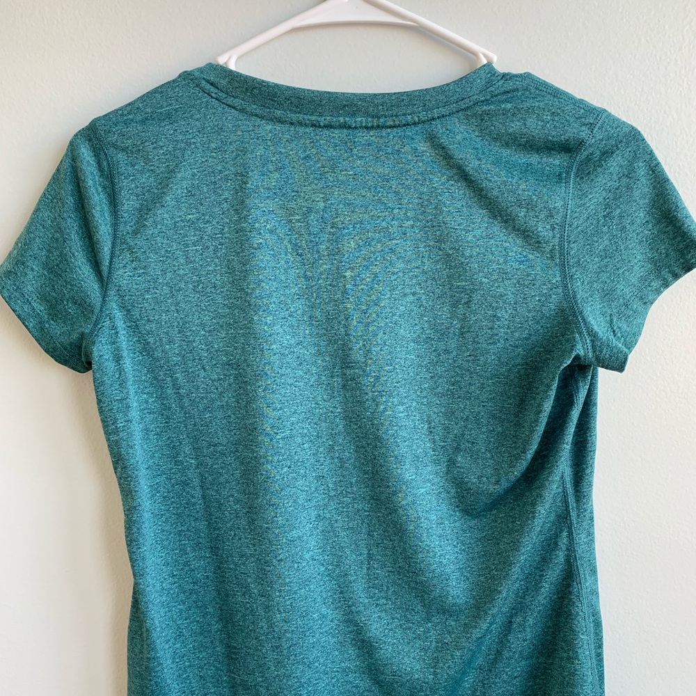 Workout Top - Picture 2 of 3